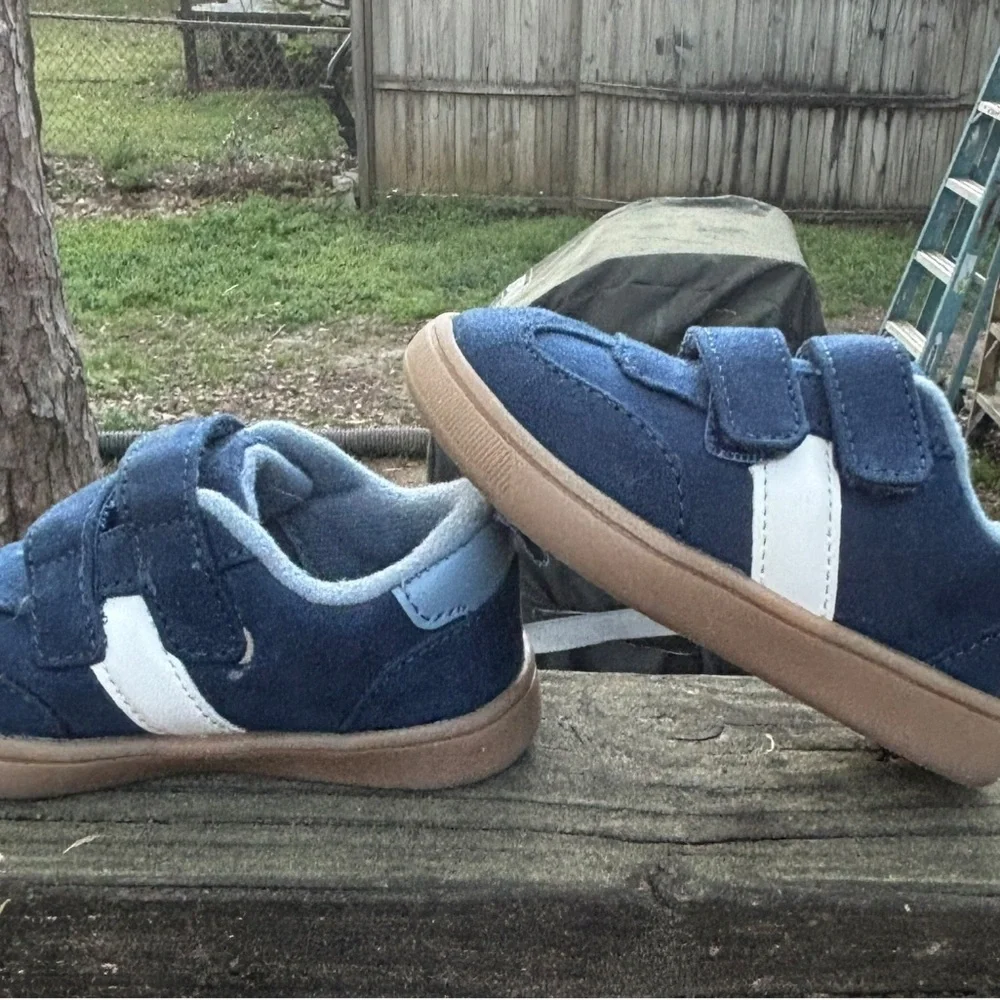 Old Navy Blue Toddler Sneakers with White Accent - Picture 3 of 4